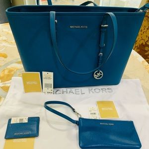 💯Michael Kors bag, wristlet and credit card holder